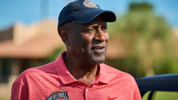 Spencer Haywood speaks on a golf course.